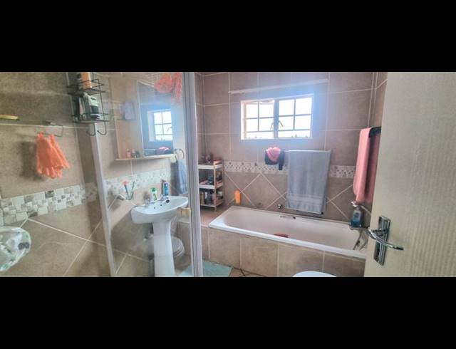 3 BEDROOM TOWNHOUSE FOR SALE IN AMBERFIELD